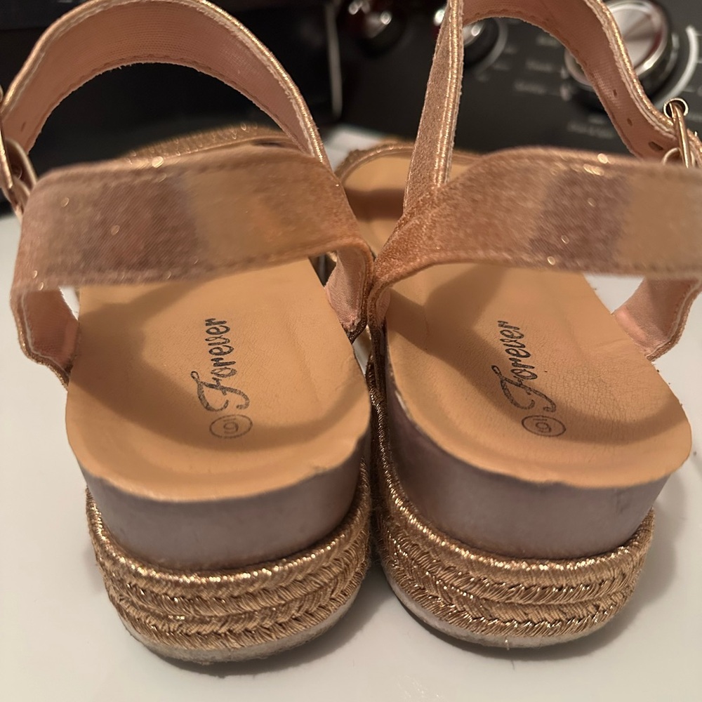 Forever Link Gold Wedges - Picture 6 of 7